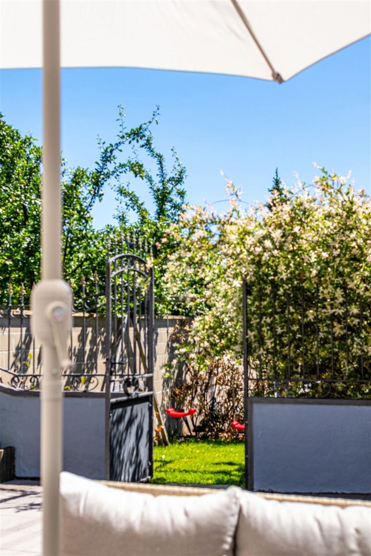Instapklare woonst met 4 slpk, kelder, ZO-tuin + uitweg