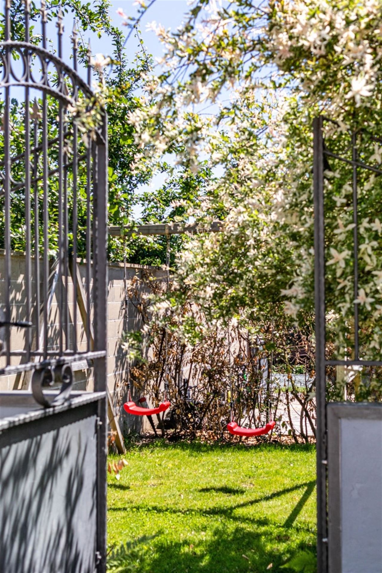 Instapklare woonst met 4 slpk, kelder, ZO-tuin + uitweg