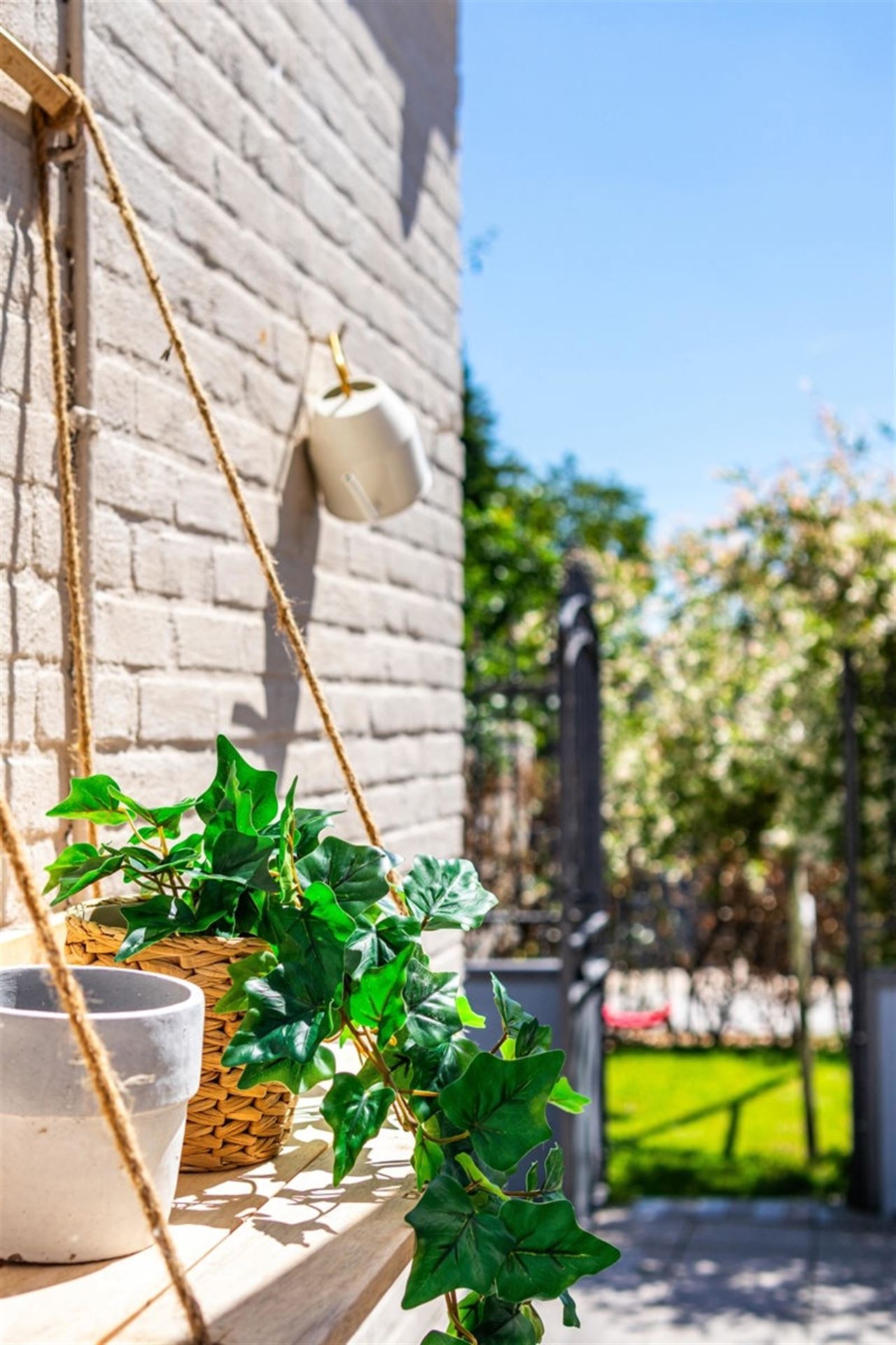 Instapklare woonst met 4 slpk, kelder, ZO-tuin + uitweg