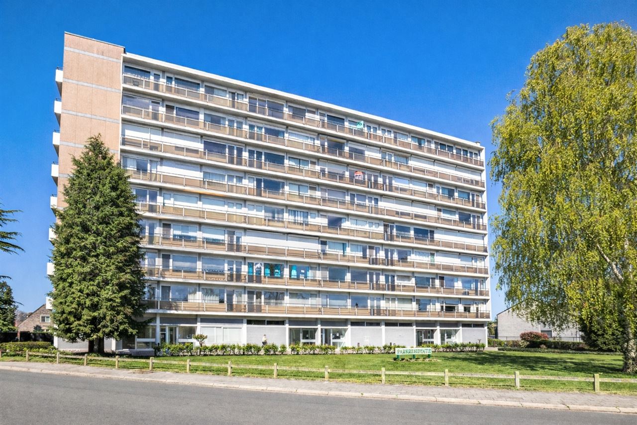Ruim 3-slaapkamerappartement met potentieel + garage