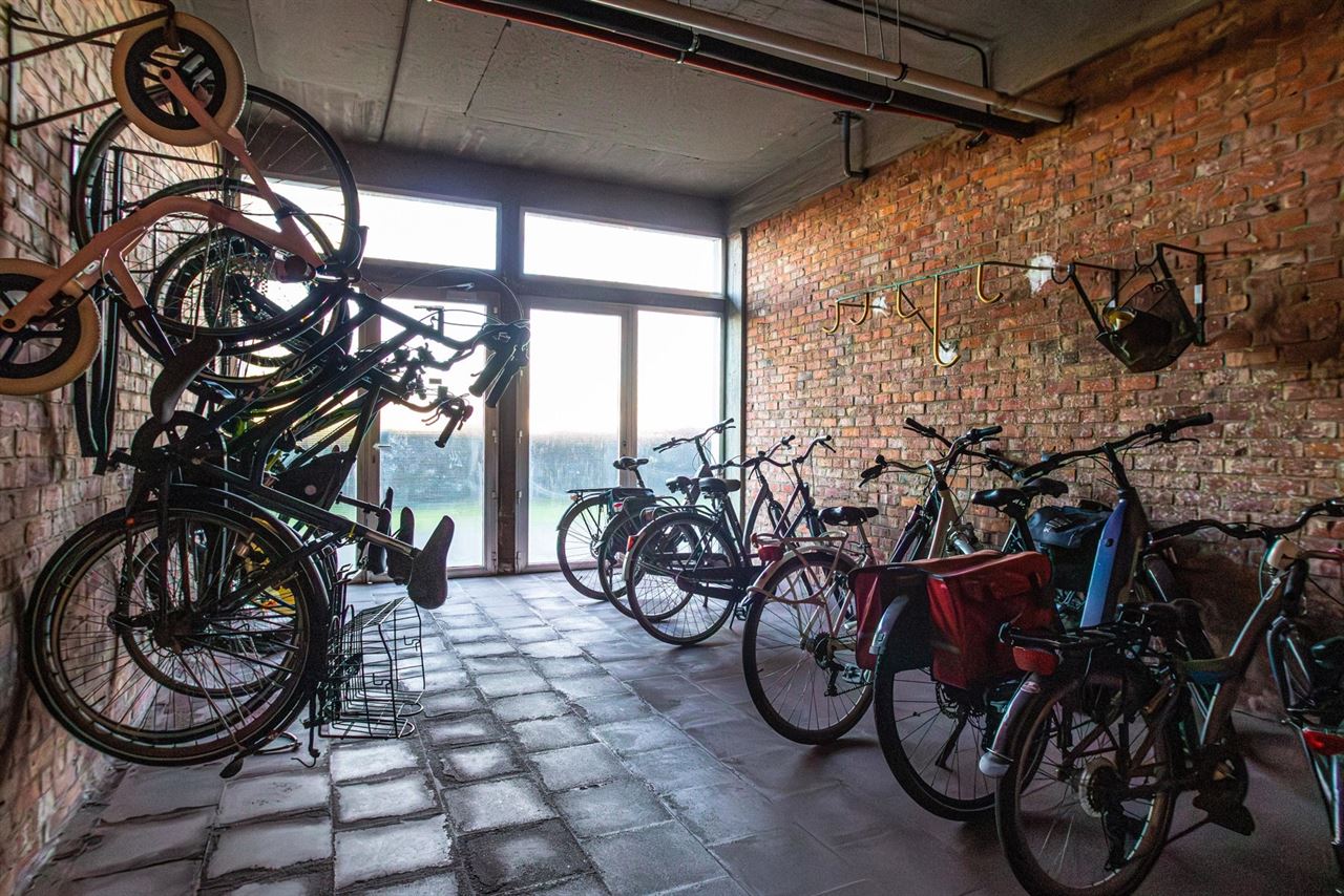 Ruim 3-slaapkamerappartement met potentieel + garage