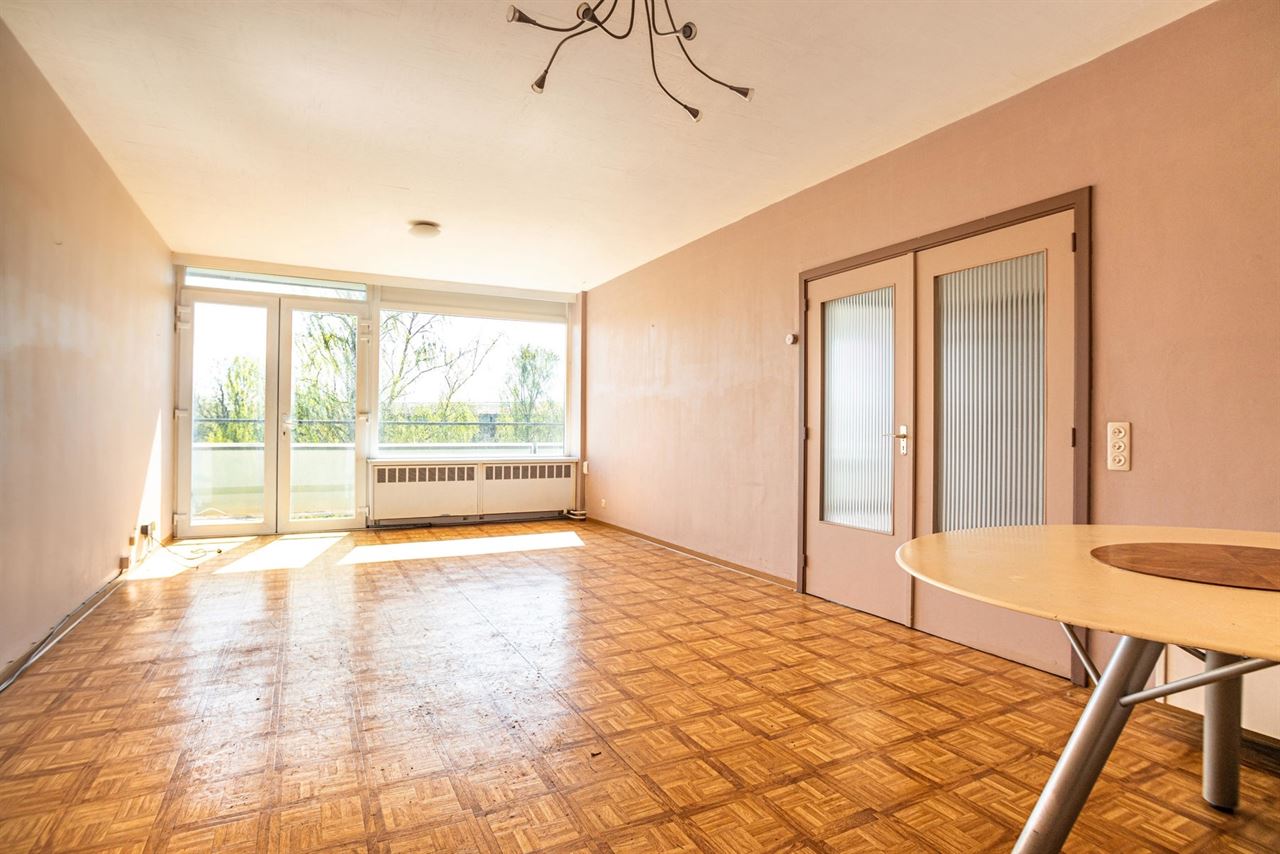 Ruim 3-slaapkamerappartement met potentieel + garage