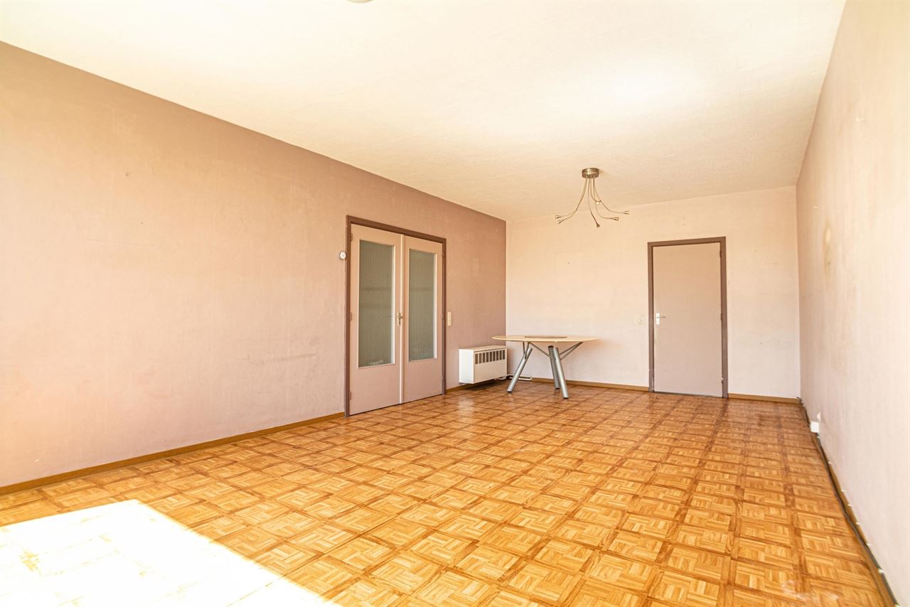 Ruim 3-slaapkamerappartement met potentieel + garage