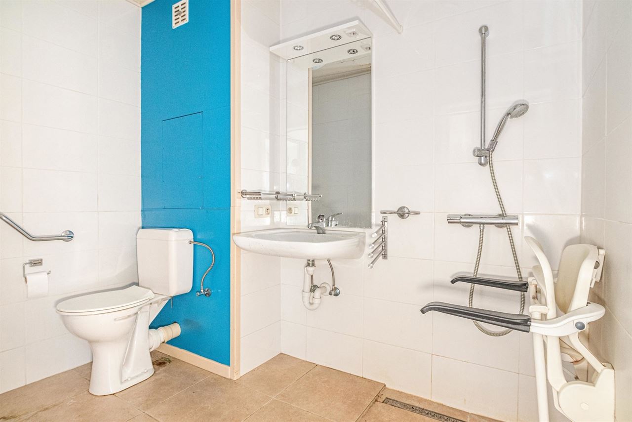 Ruim 3-slaapkamerappartement met potentieel + garage