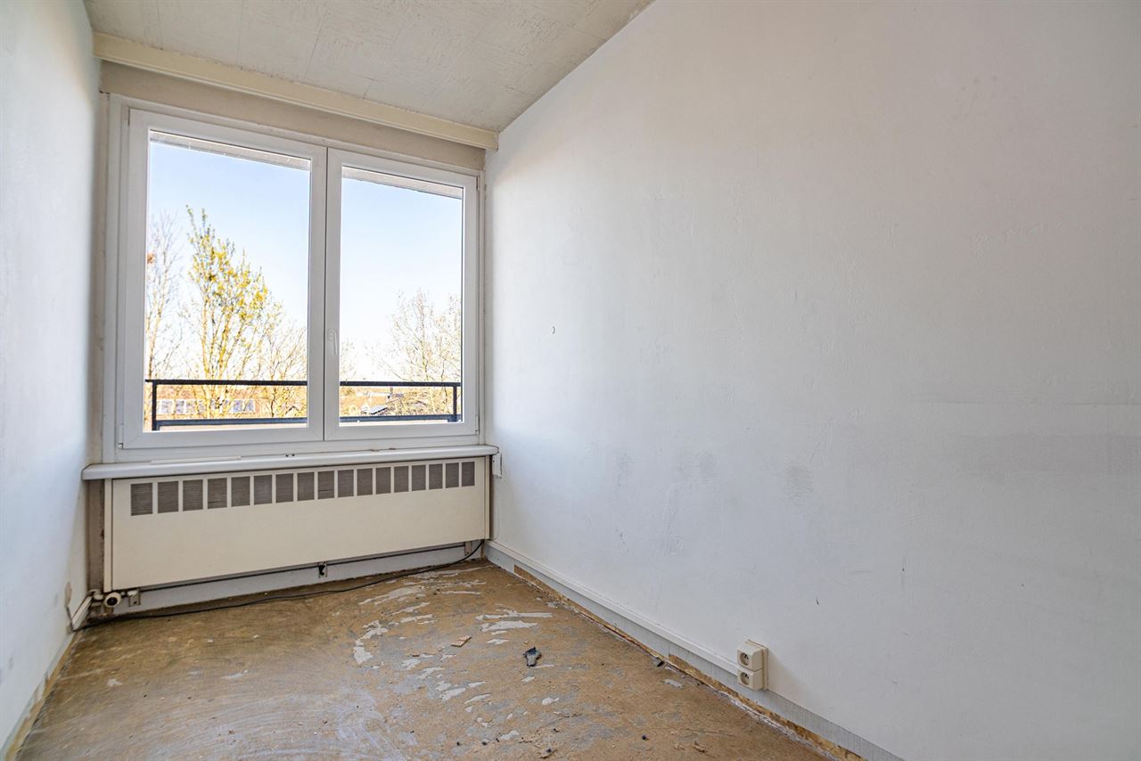 Ruim 3-slaapkamerappartement met potentieel + garage