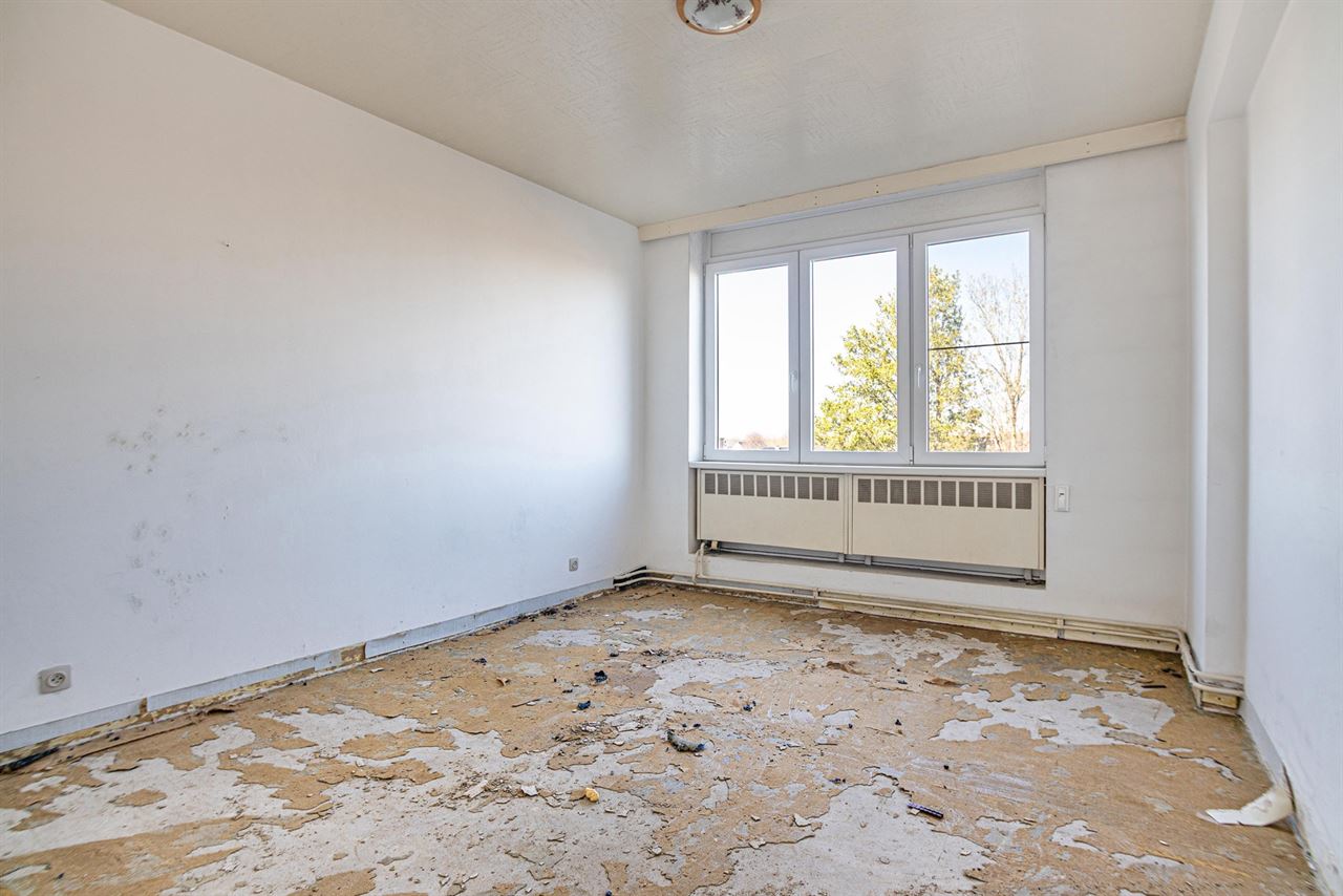 Ruim 3-slaapkamerappartement met potentieel + garage