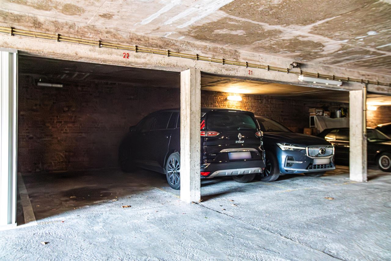 Ruim 3-slaapkamerappartement met potentieel + garage