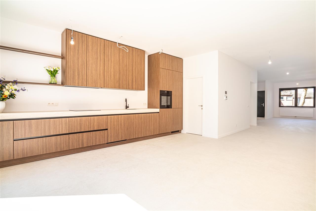 Stijlvol gerenoveerde woning met ZO-tuin in Hove