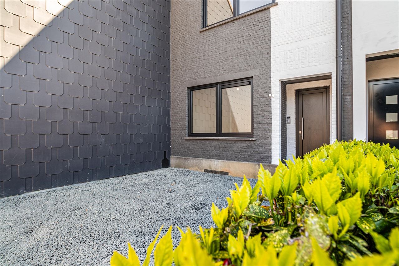 Stijlvol gerenoveerde woning met ZO-tuin in Hove