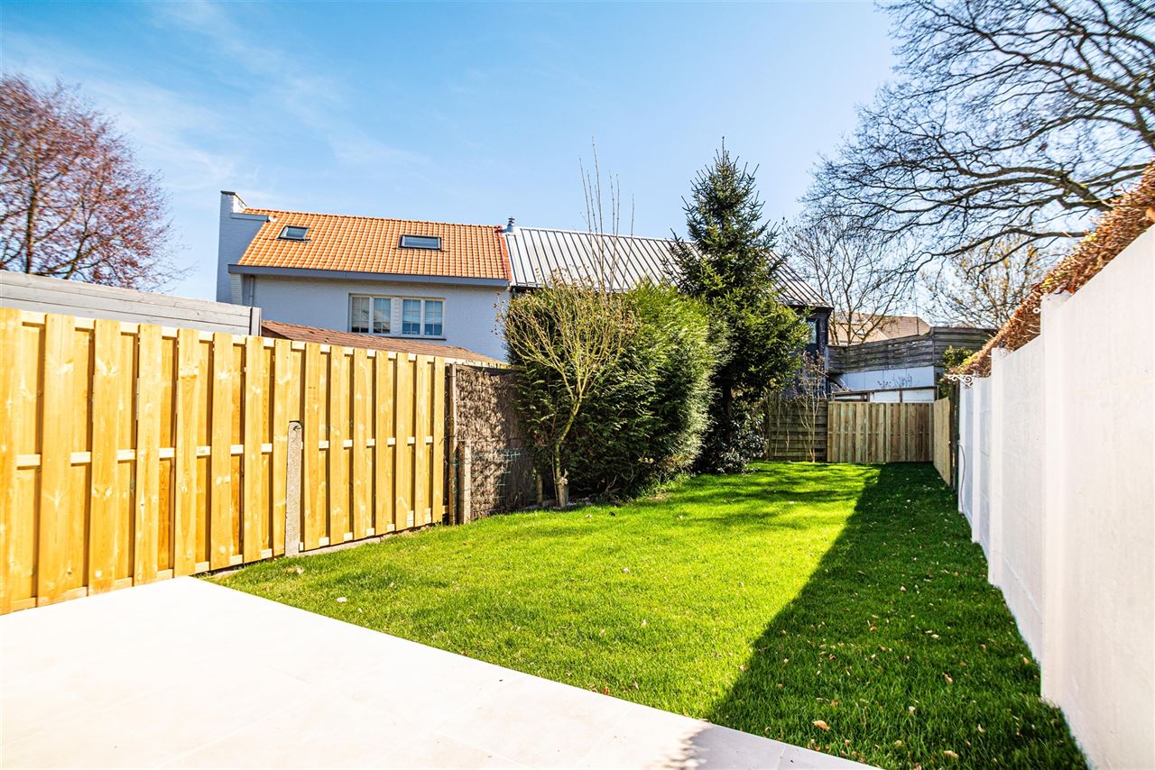 Stijlvol gerenoveerde woning met ZO-tuin in Hove
