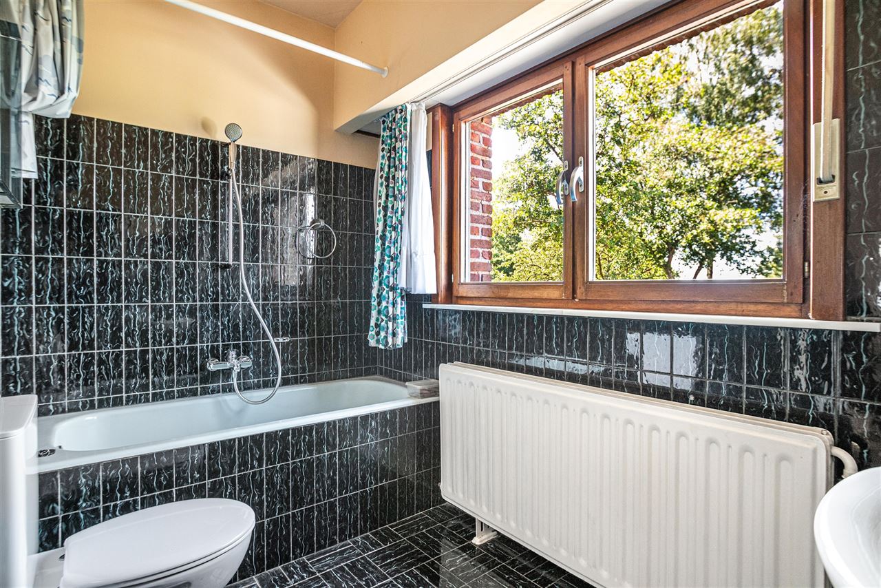 Statige woning met vrij uitzicht & vergund bijgebouw