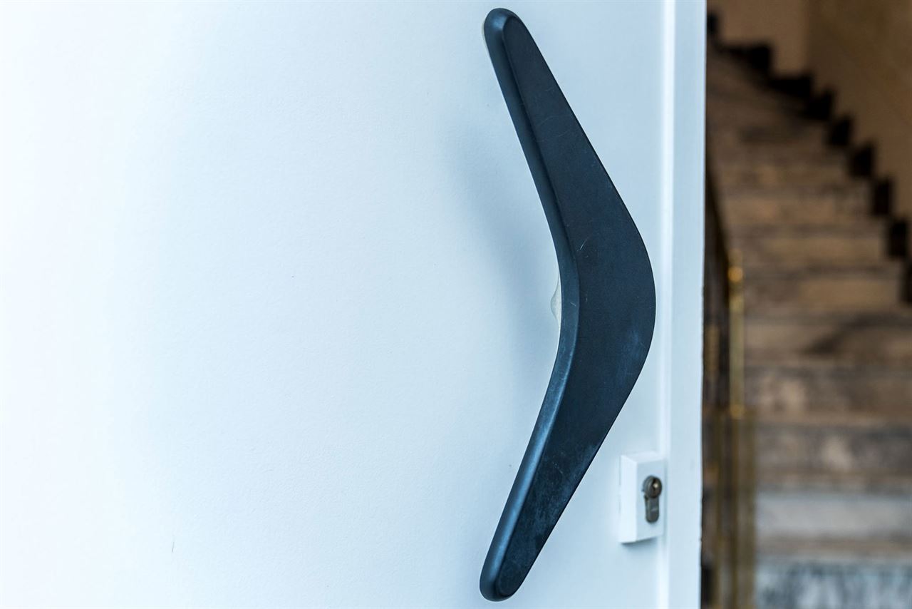 Halfopen gezinswoning met licht, structuur en potentieel