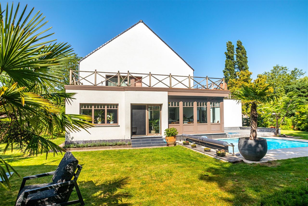 Ruime villa met zwembad en panoramische vergezichten