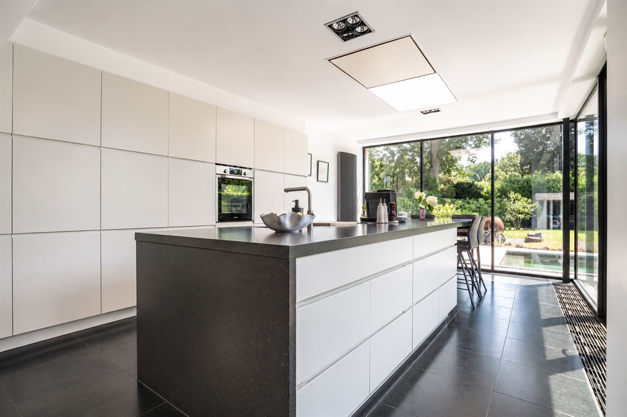 Exclusieve villa met verwarmde zwemvijver in Schilde-Bergen