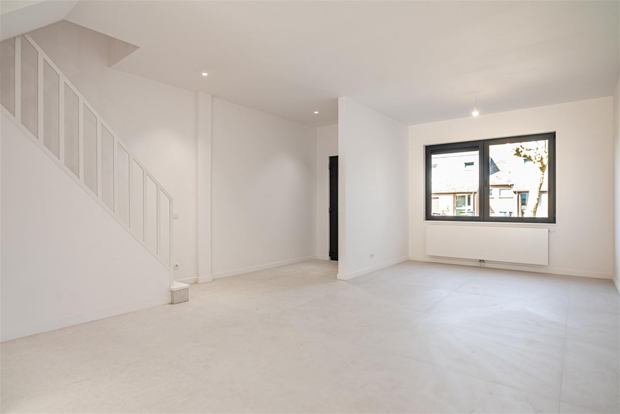 Stijlvol gerenoveerde woning met ZO-tuin in Hove
