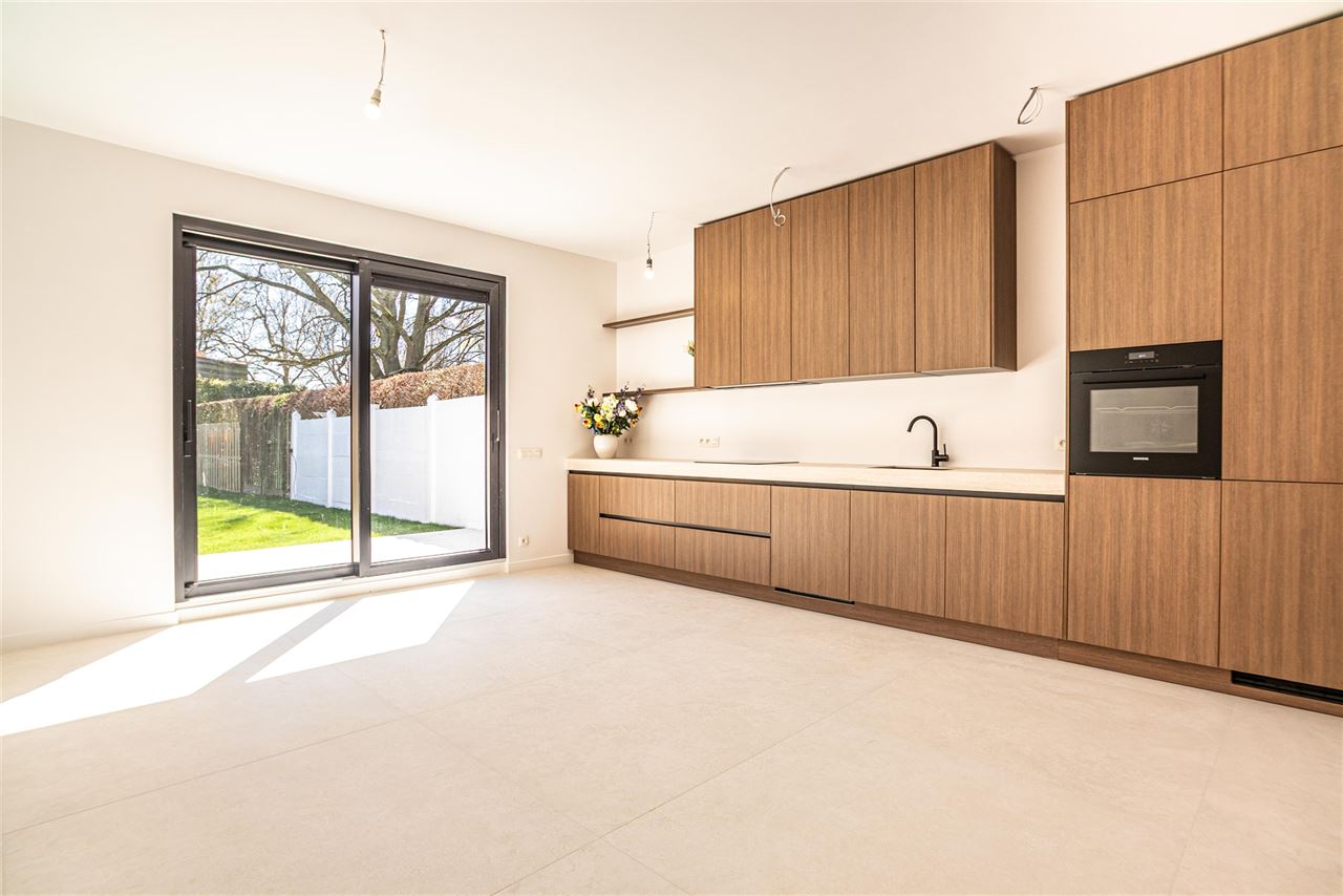 Stijlvol gerenoveerde woning met ZO-tuin in Hove