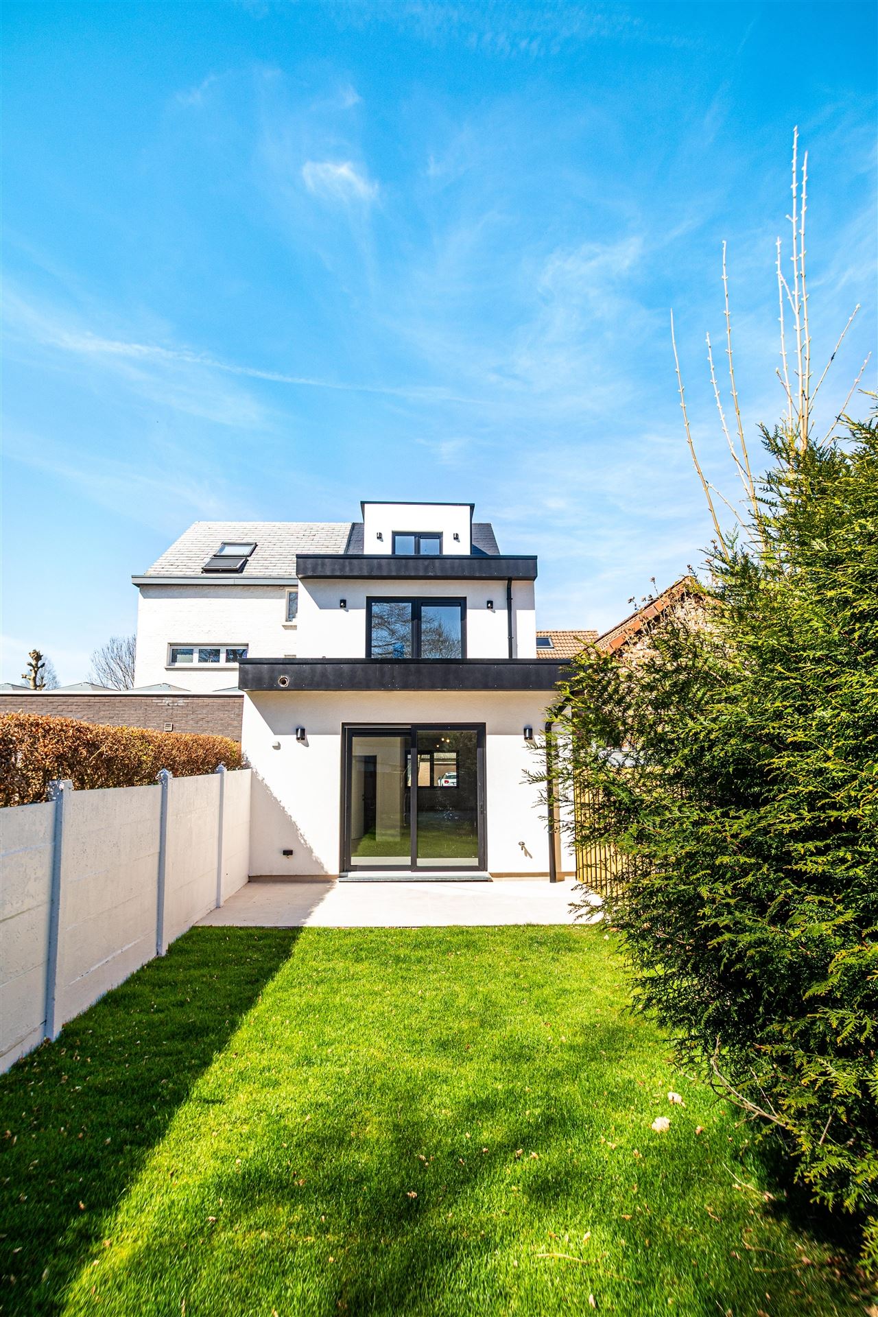 Stijlvol gerenoveerde woning met ZO-tuin in Hove