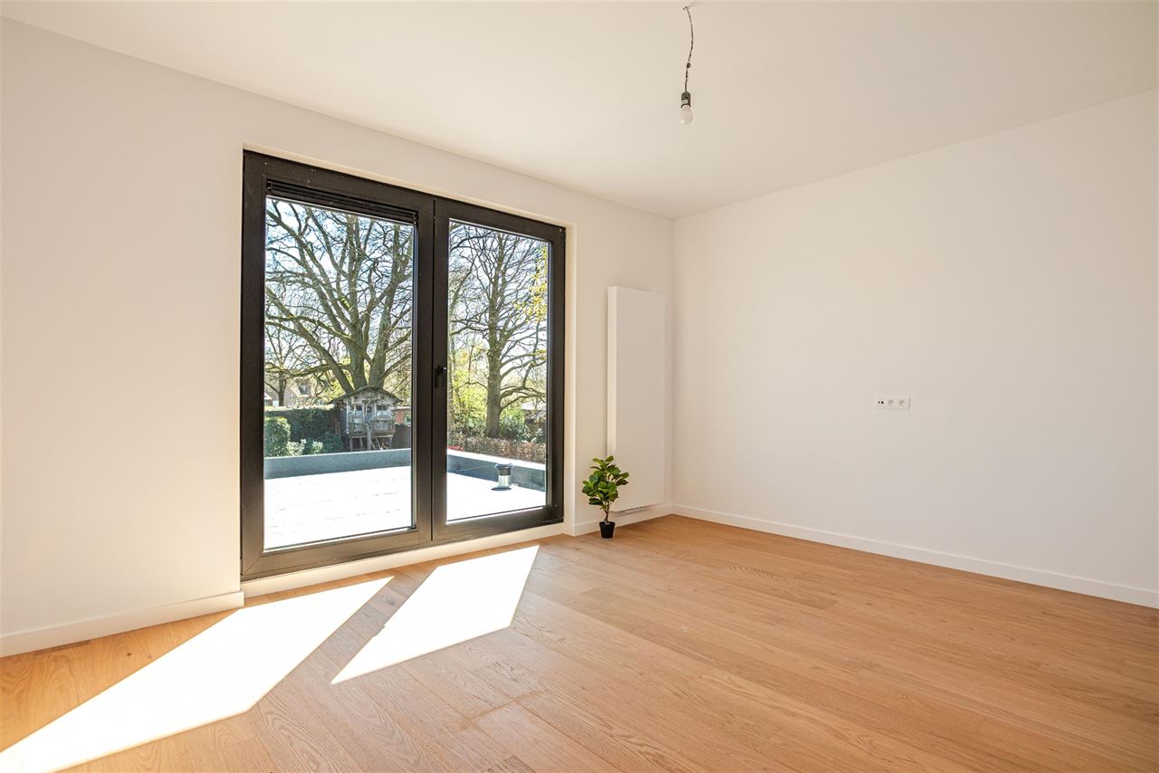 Stijlvol gerenoveerde woning met ZO-tuin in Hove