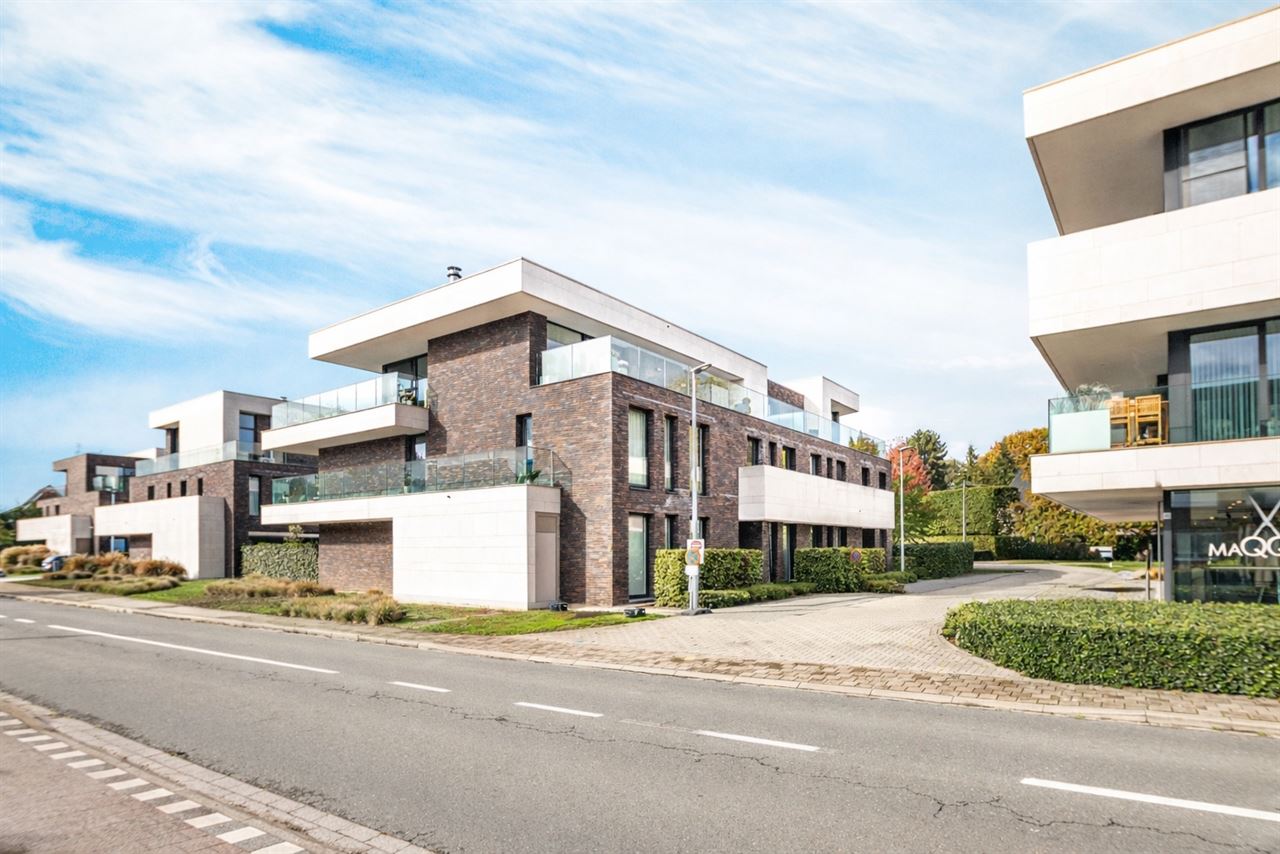 Lichtrijk gelijkvloers appartement met terras en tuinzicht