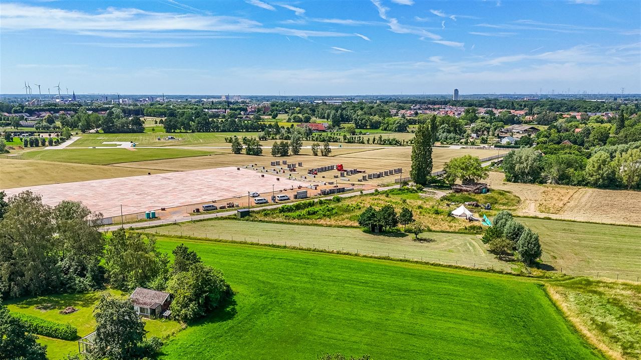 Statige woning met vrij uitzicht & vergund bijgebouw