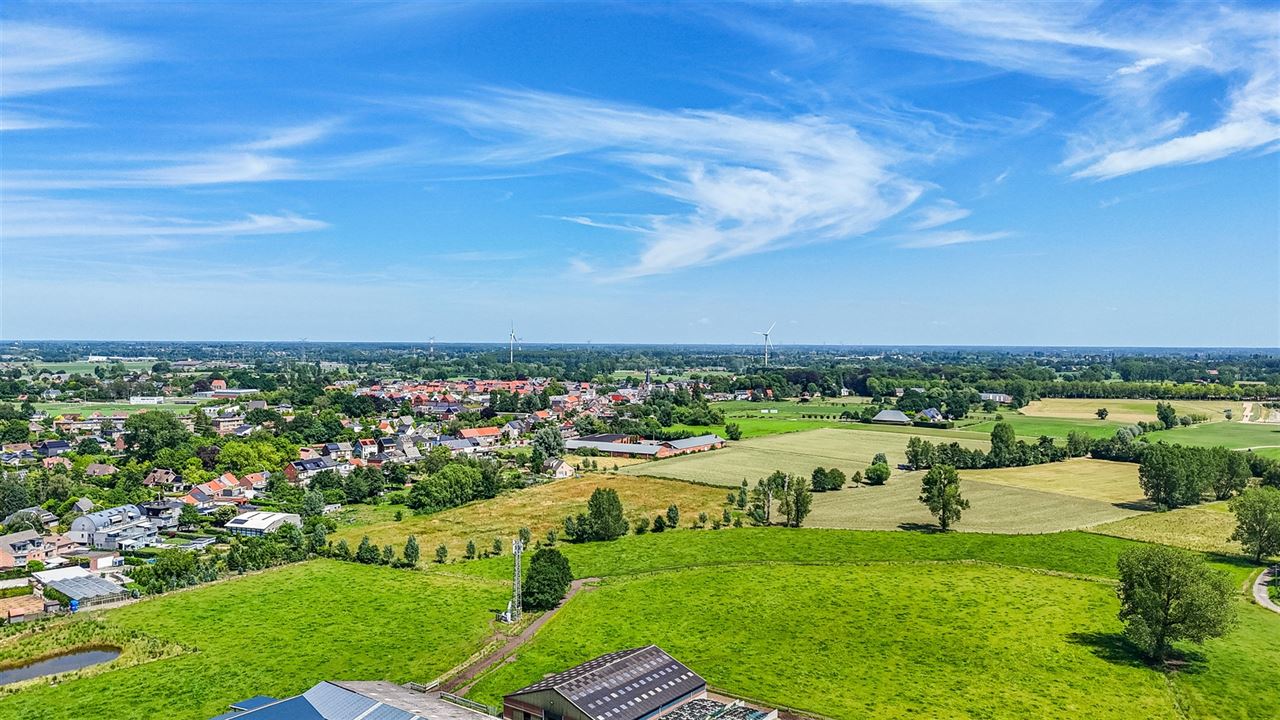 Statige woning met vrij uitzicht & vergund bijgebouw