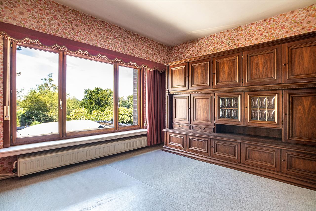 Statige woning met vrij uitzicht & vergund bijgebouw