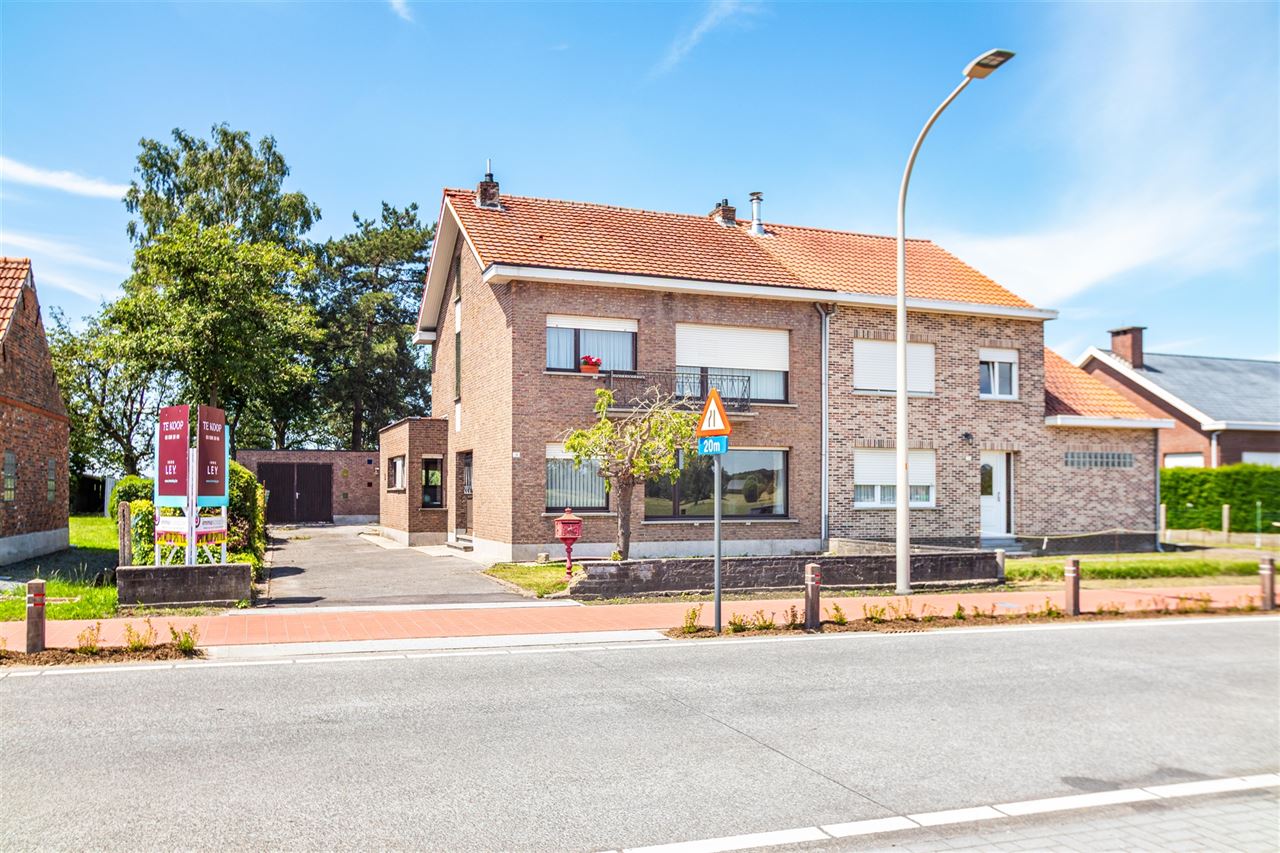 Statige woning met vrij uitzicht & vergund bijgebouw