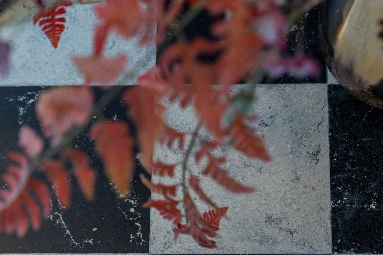 Halfopen gezinswoning met licht, structuur en potentieel