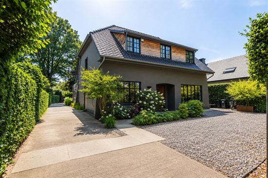 Exclusieve villa met verwarmde zwemvijver in Schilde-Bergen