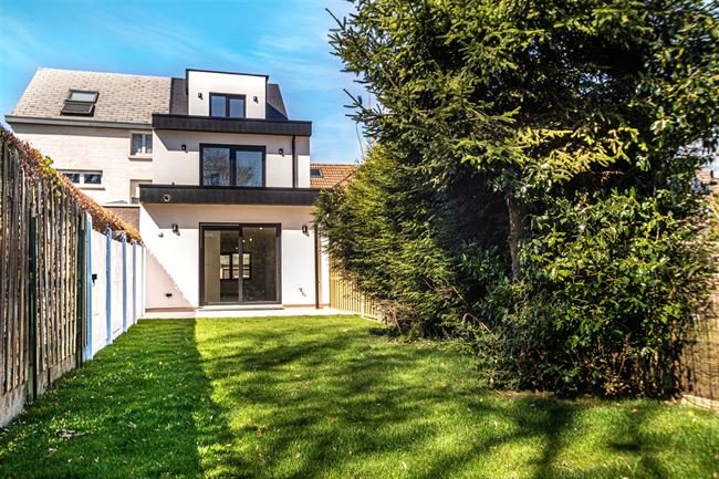 Stijlvol gerenoveerde woning met ZO-tuin in Hove