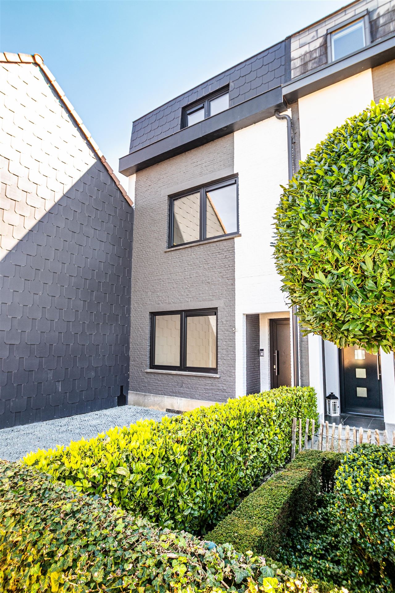 Stijlvol gerenoveerde woning met ZO-tuin in Hove