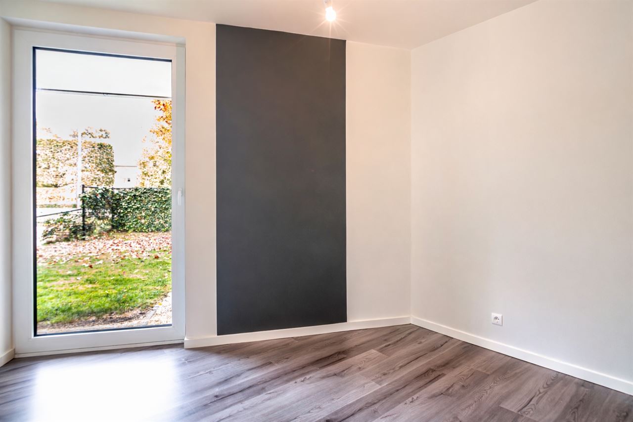 Lichtrijk gelijkvloers appartement met terras en tuinzicht