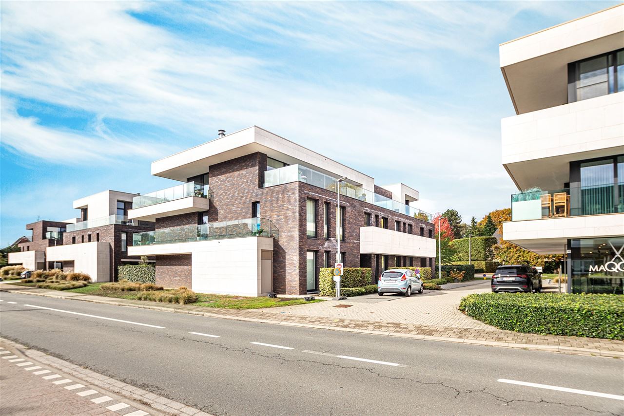 Lichtrijk gelijkvloers appartement met terras en tuinzicht