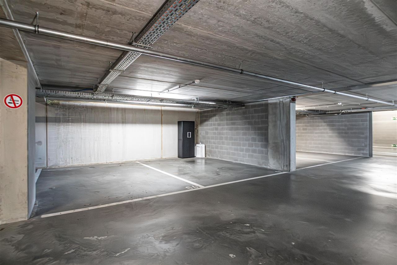 Lichtrijk gelijkvloers appartement met terras en tuinzicht