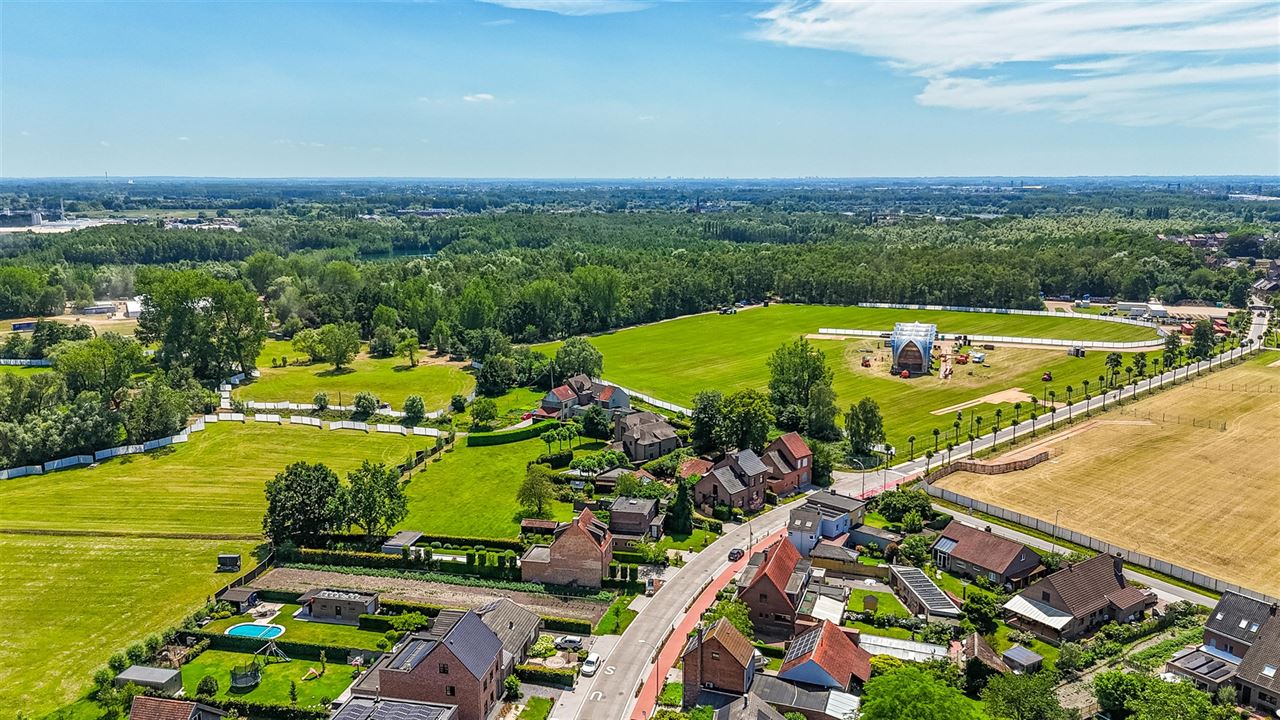 Statige woning met vrij uitzicht & vergund bijgebouw
