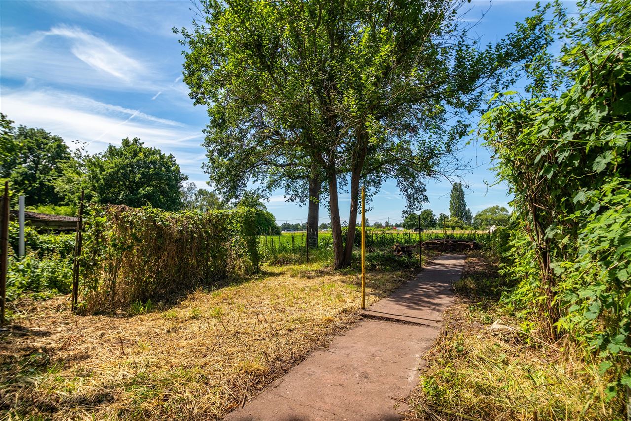 Statige woning met vrij uitzicht & vergund bijgebouw