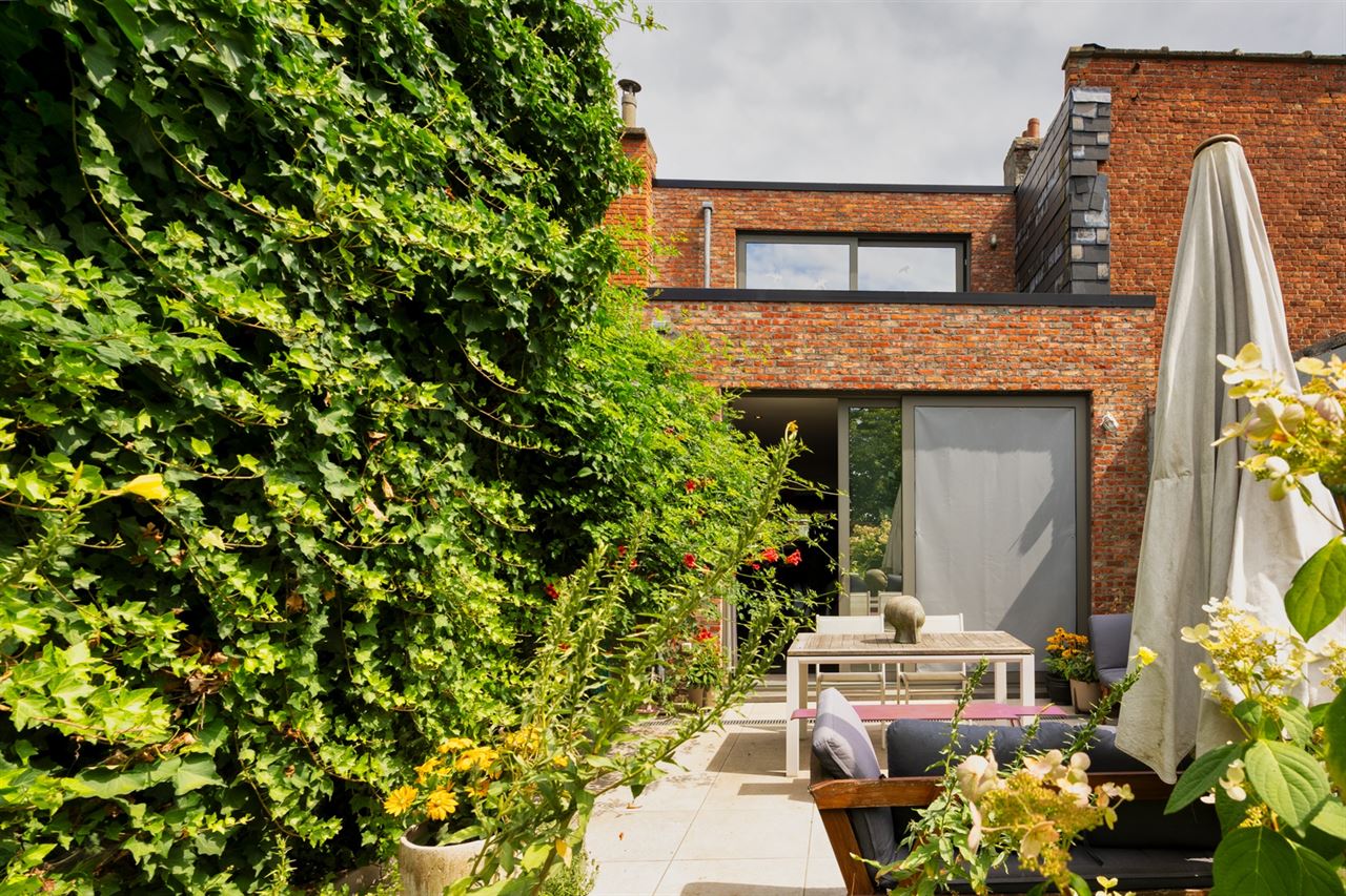 Rustig wonen aan het water met een zonnige, biodiverse tuin