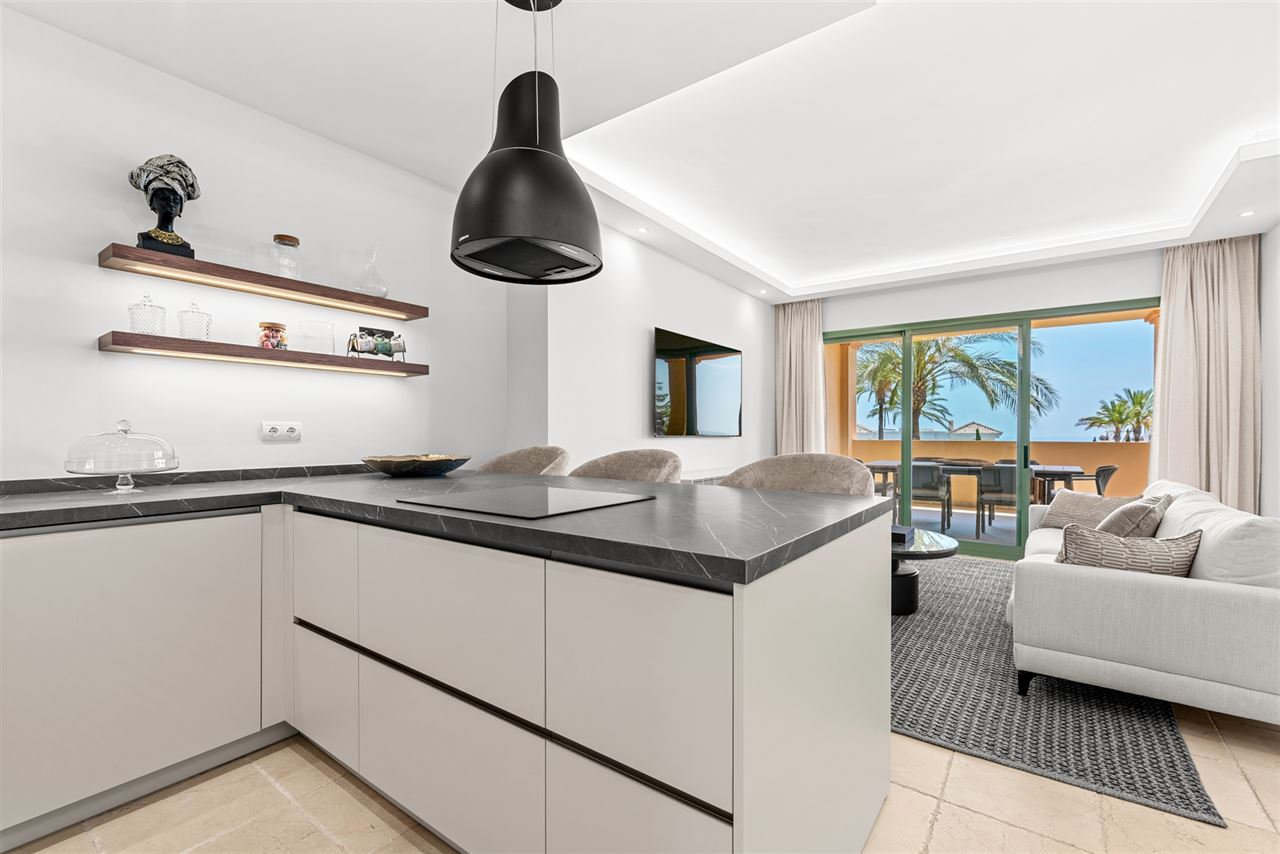 Gerenoveerd appartement in Benahavis met 3 zeezicht