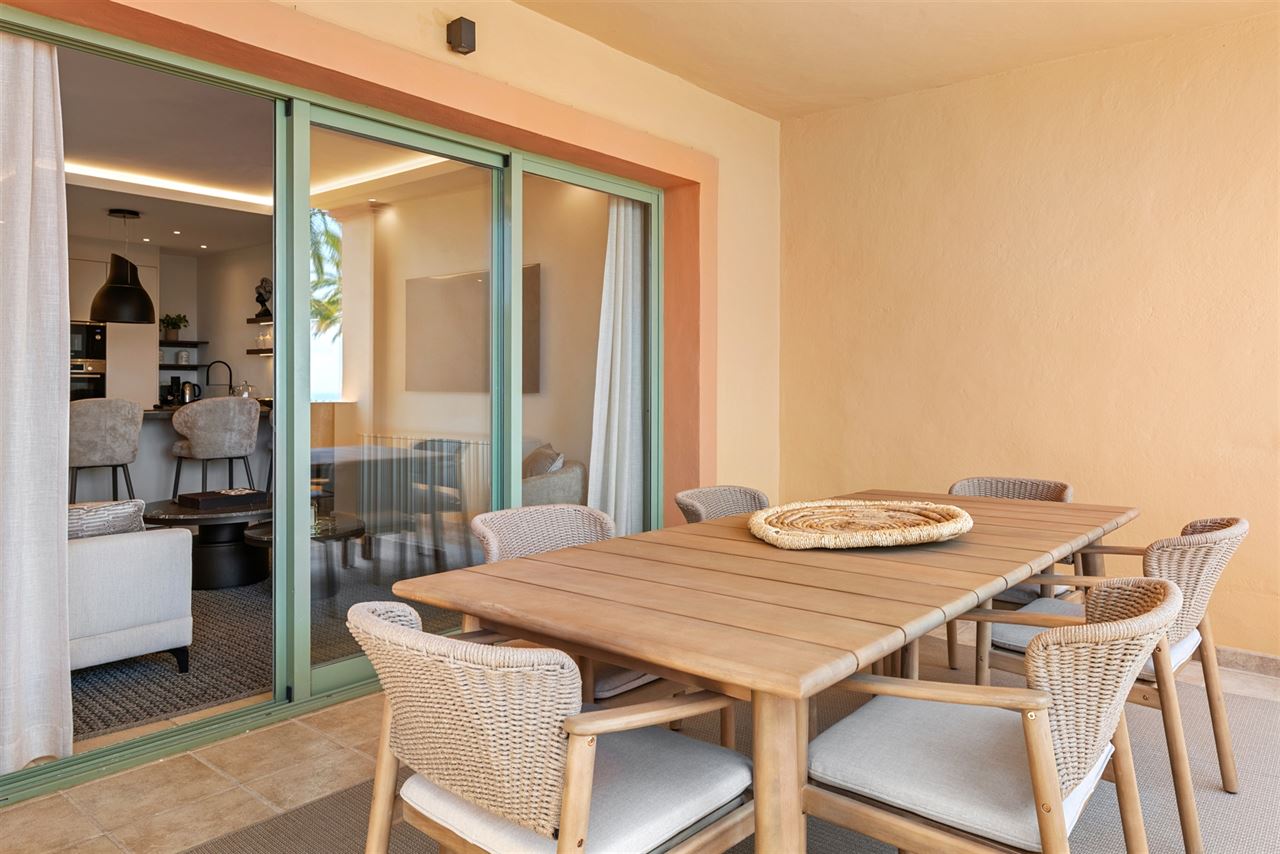 Gerenoveerd appartement in Benahavis met 3 zeezicht