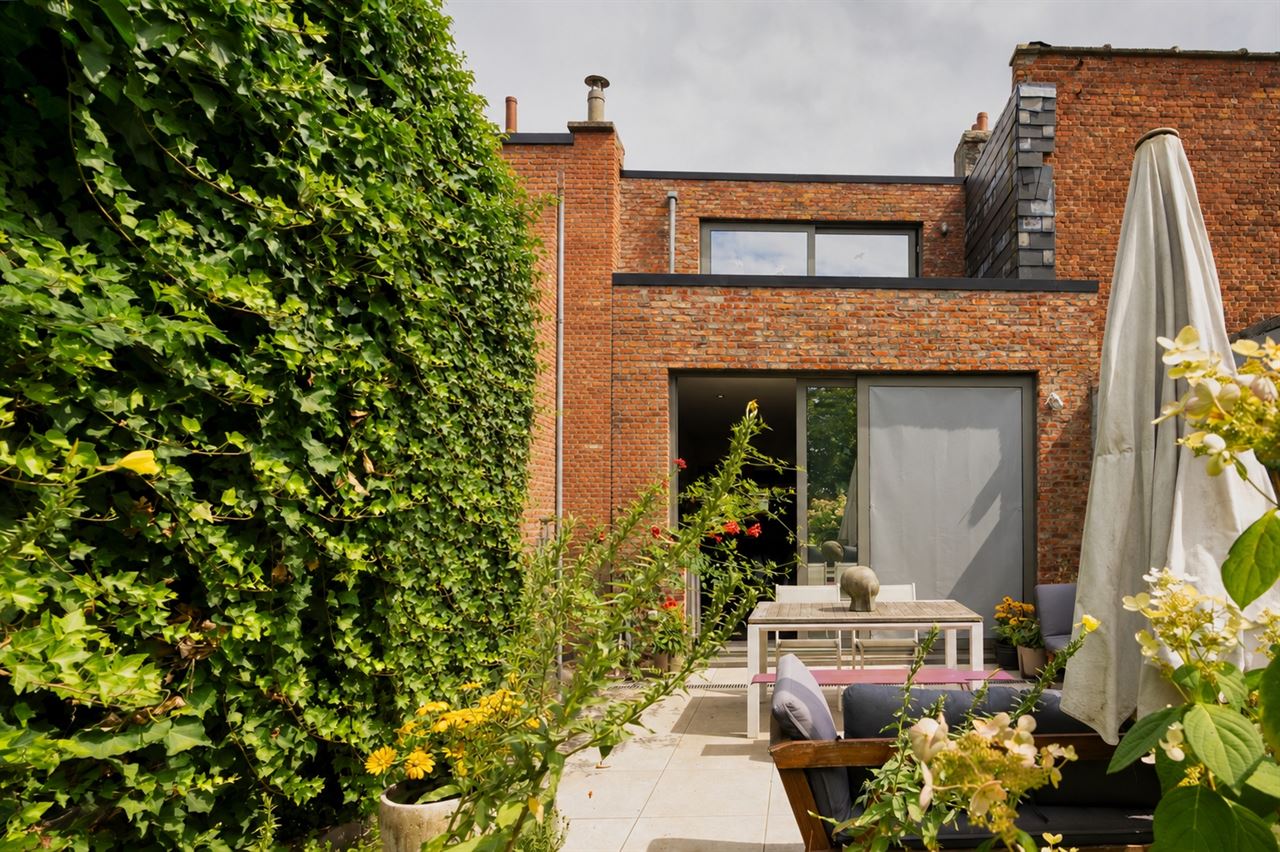 Rustig wonen aan het water met een zonnige, biodiverse tuin
