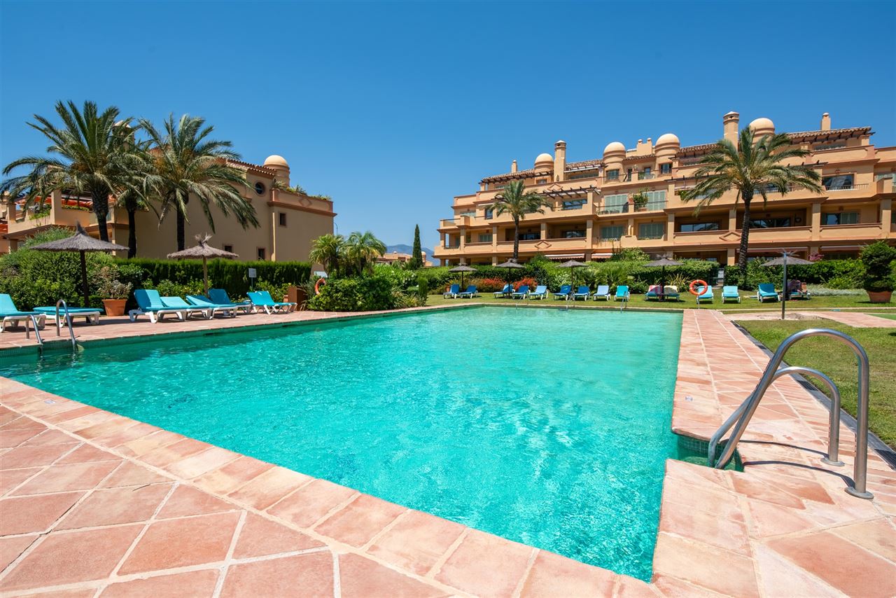 Gerenoveerd appartement in Benahavis met 3 zeezicht