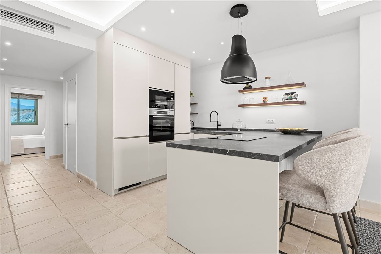 Gerenoveerd appartement in Benahavis met 3 zeezicht