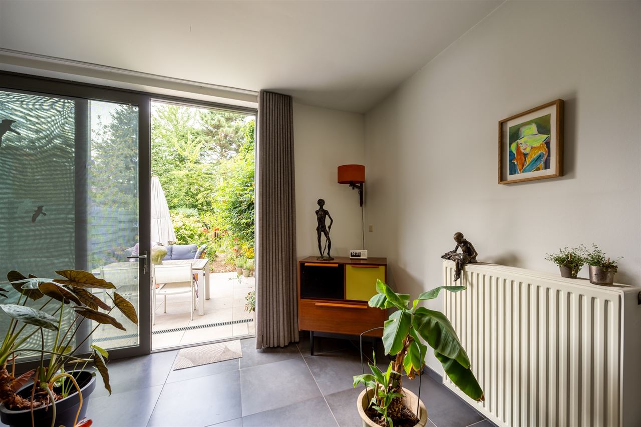 Rustig wonen aan het water met een zonnige, biodiverse tuin