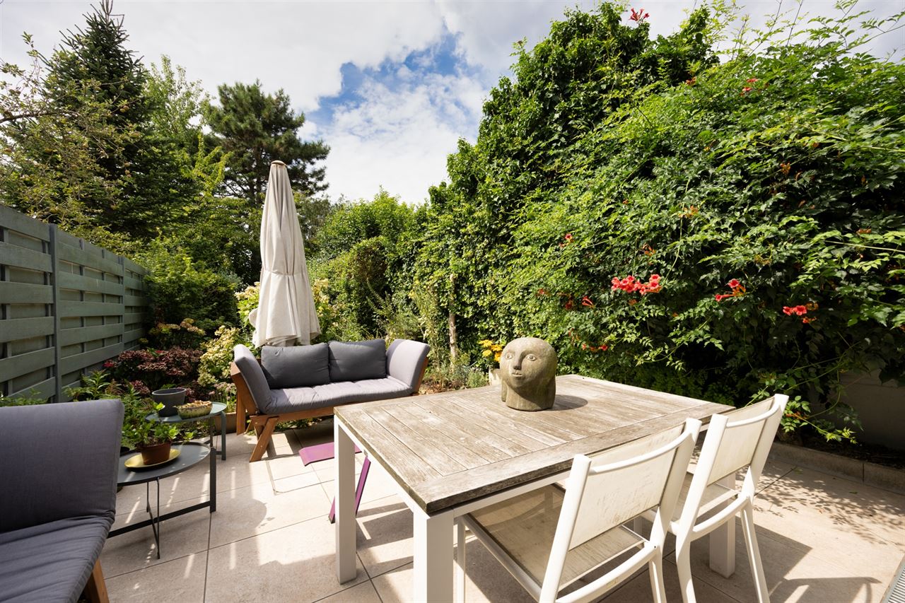 Rustig wonen aan het water met een zonnige, biodiverse tuin