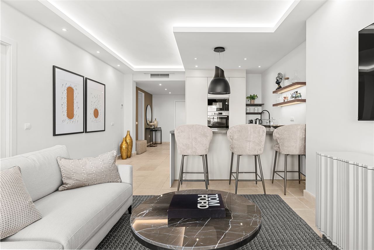 Gerenoveerd appartement in Benahavis met 3 zeezicht