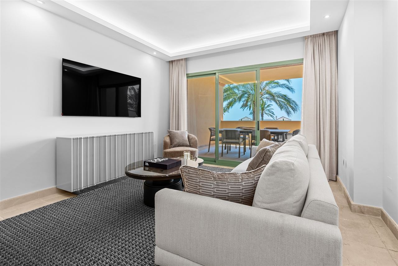 Gerenoveerd appartement in Benahavis met 3 zeezicht