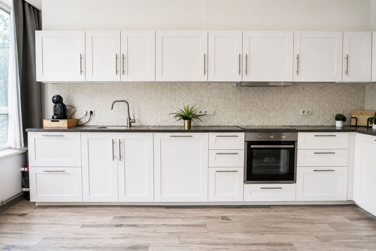 Fris instapklaar 3-slpk appartement met garage inbegrepen