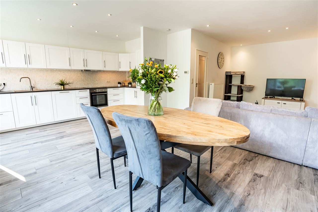 Fris instapklaar 3-slpk appartement met garage inbegrepen