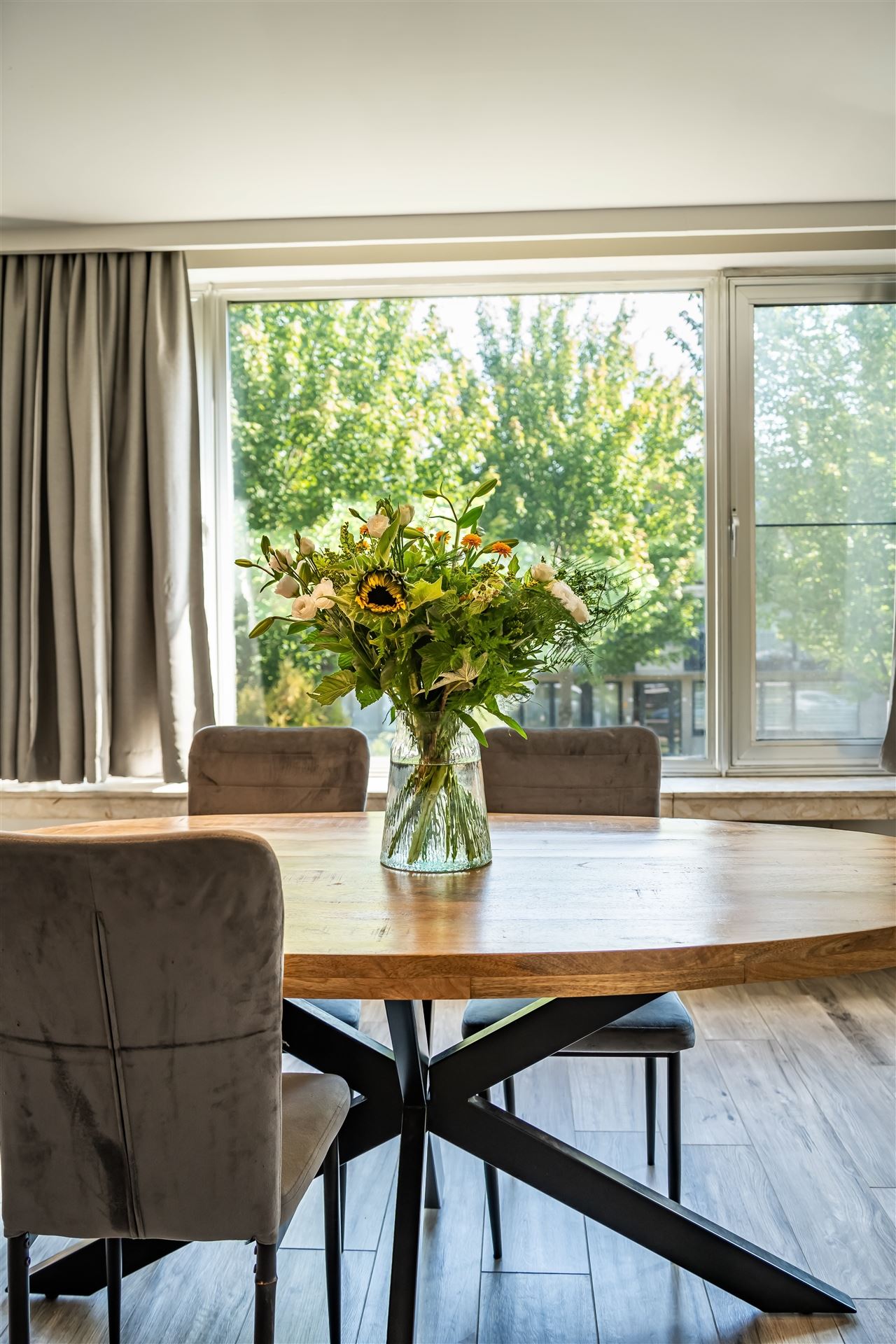 Fris instapklaar 3-slpk appartement met garage inbegrepen