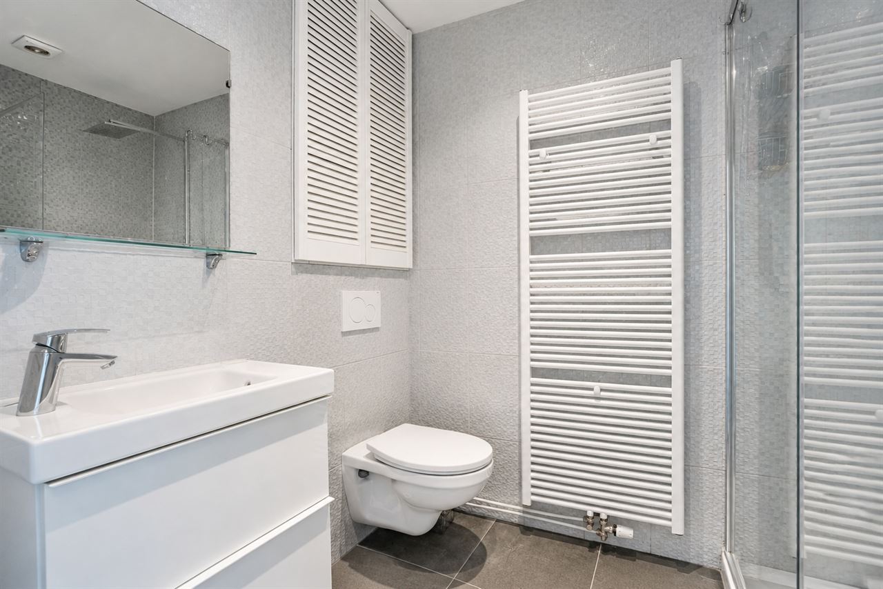 Fris instapklaar 3-slpk appartement met garage inbegrepen